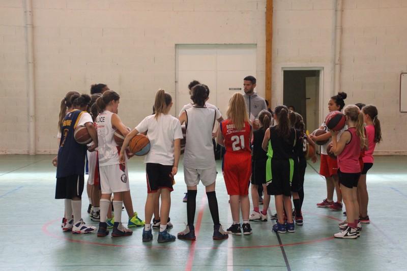 Encore 2 poussines du BBC participent aux entraînements du CD Basket 71
